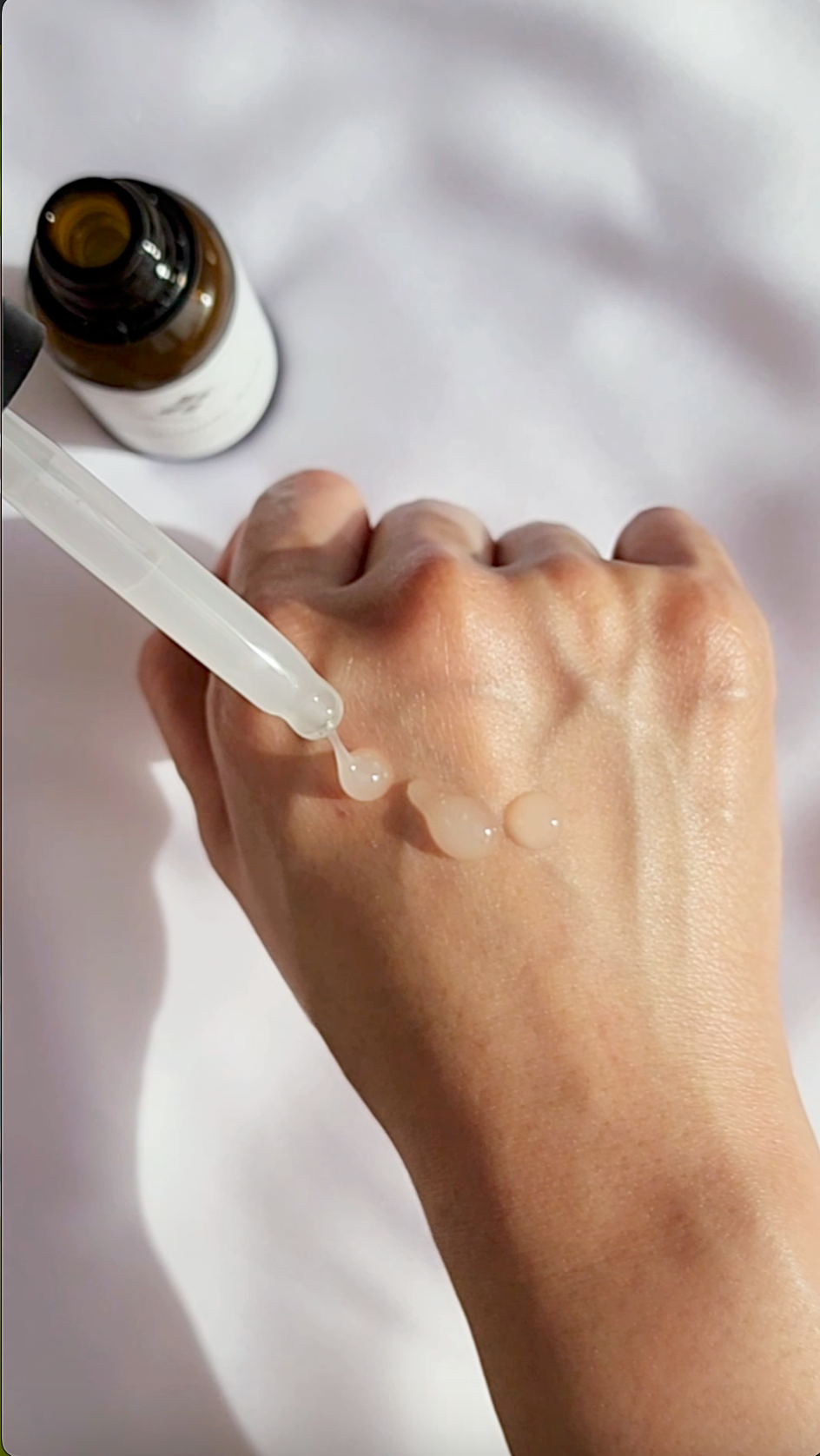 Aurelo Eclat Hyaluronic Acid Serum - Texture on skin